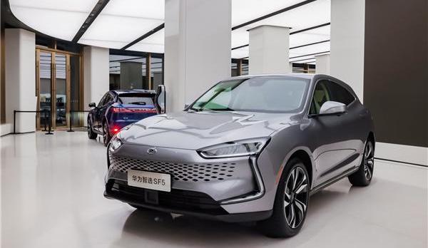 赛力斯SF5