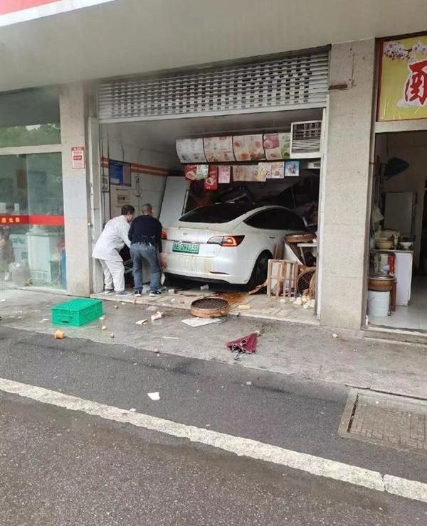 特斯拉,Model 3,777