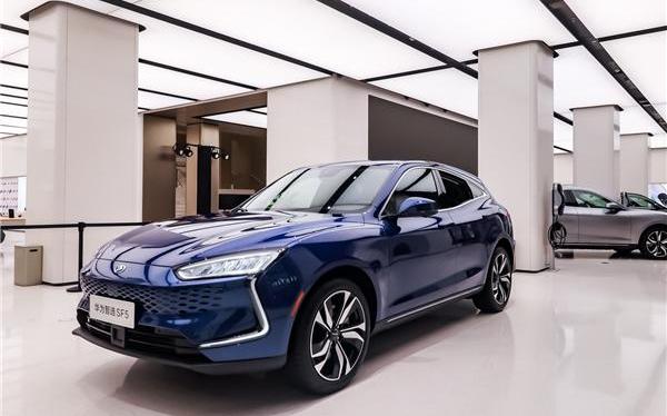 赛力斯SF5