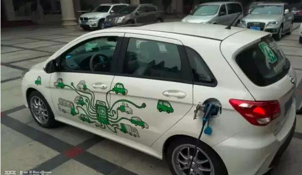 奔驰,特斯拉