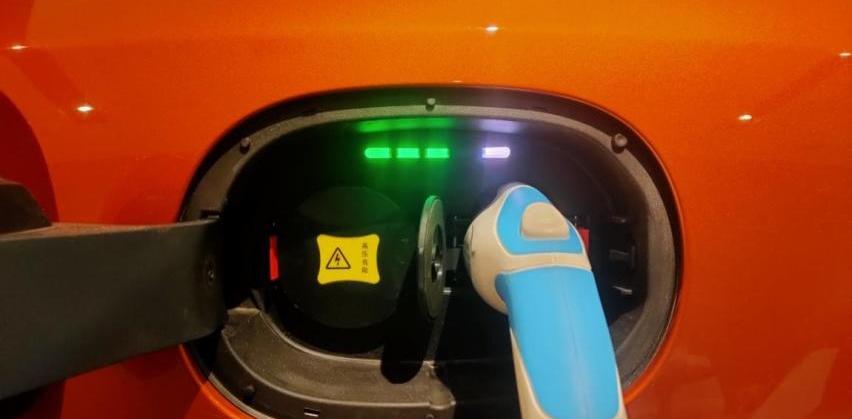 赛力斯SF5,理想ONE,理想汽车