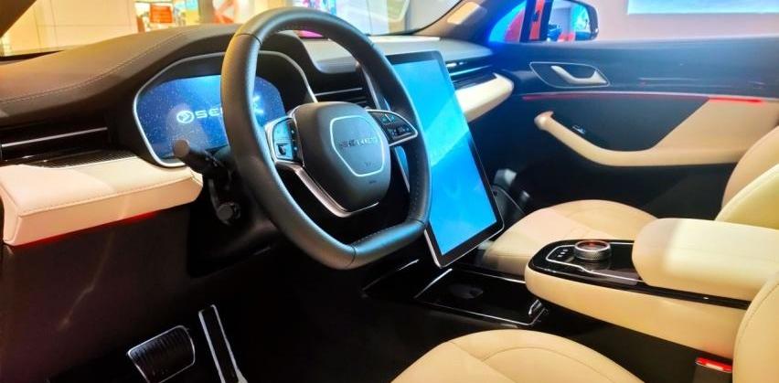 赛力斯SF5,理想ONE,理想汽车