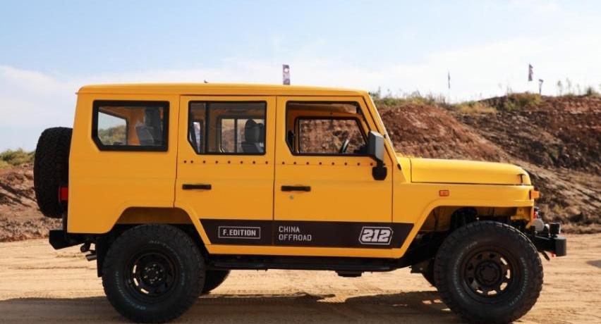 BJ212,坦克,坦克300