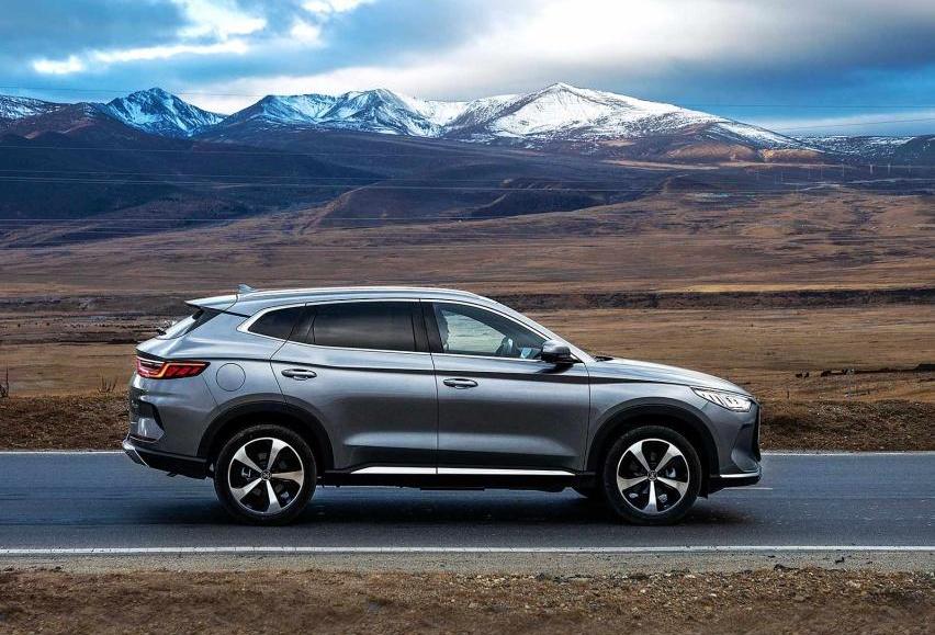 比亚迪,Model Y,理想L8,哪吒V,特斯拉