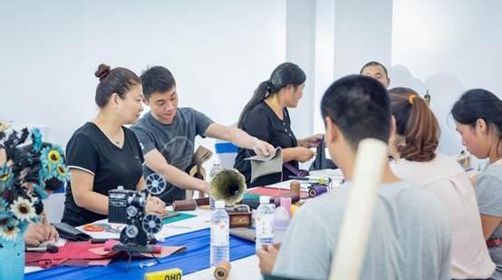 理念,昂扬,海豚