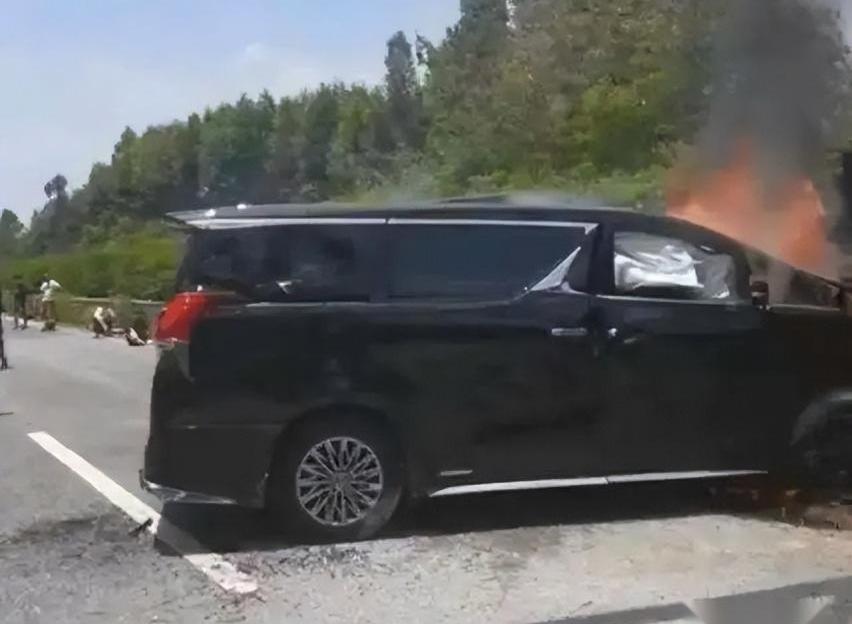 雷克萨斯,丰田,雷克萨斯LM,保时捷,凯迪拉克