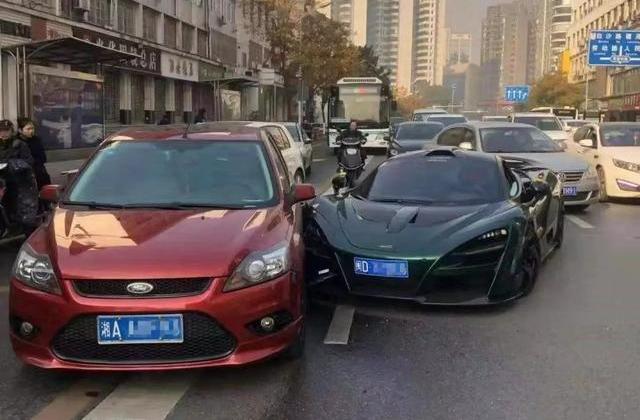 迈凯伦,福克斯