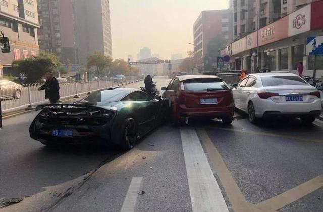 迈凯伦,福克斯