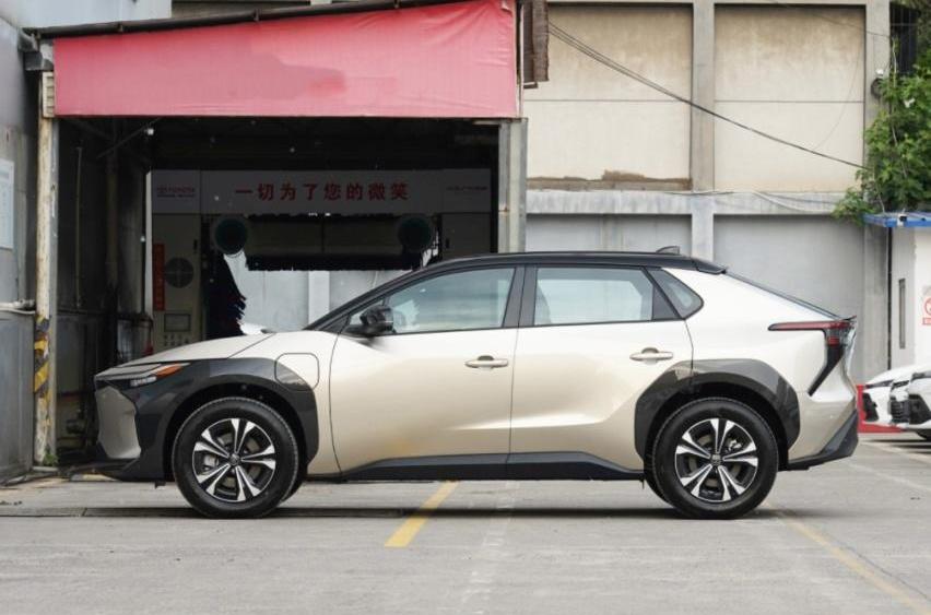 丰田,广汽丰田bZ4X,雷克萨斯LX,雷克萨斯,RAV4荣放