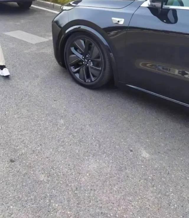 理想L9,理想汽车,吉利汽车,理想ONE
