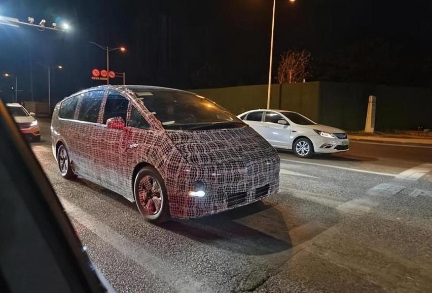 理想汽车,理想L9,小鹏,北京,丰田